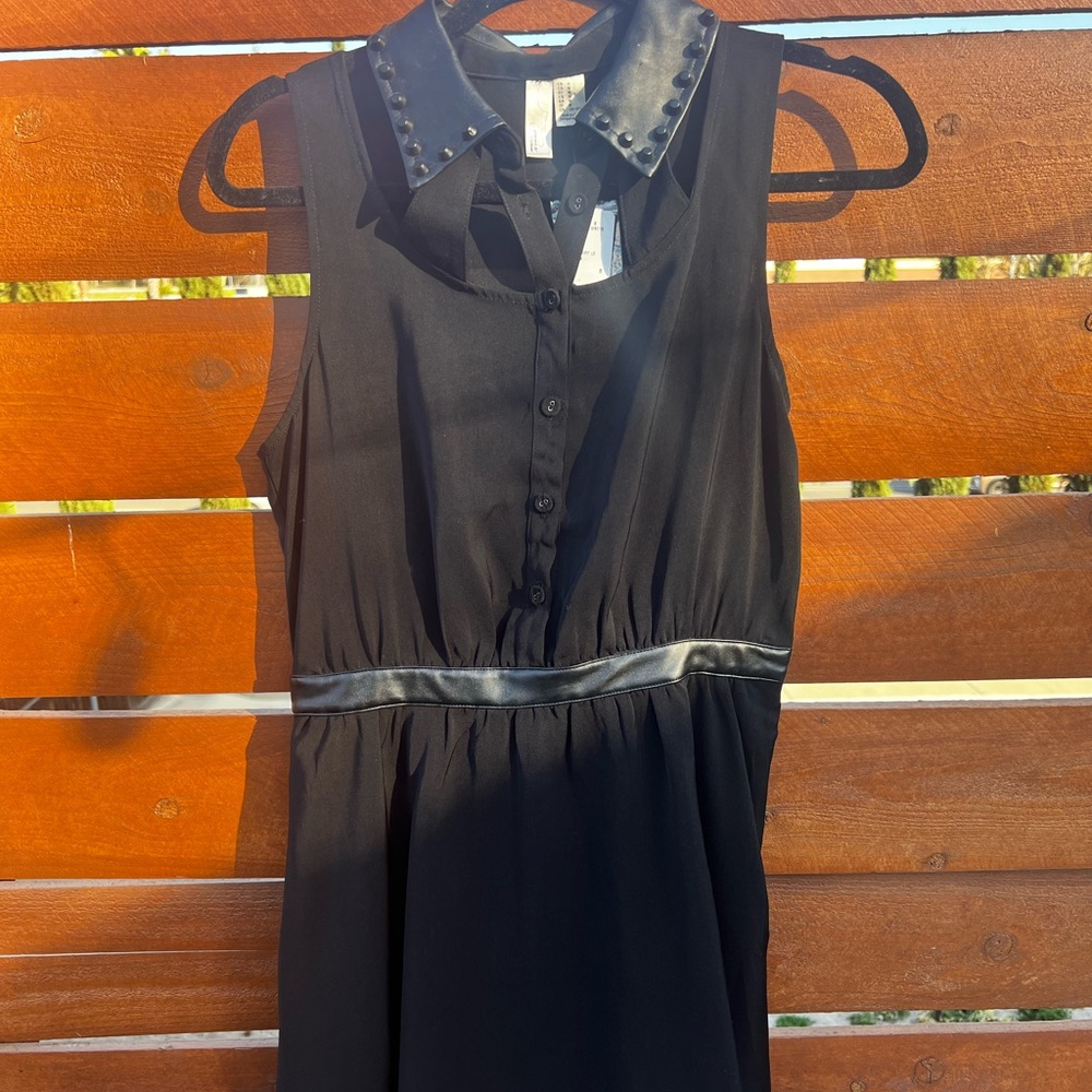 Forever 21 black dress w/faux leather collar & mid section band. NWT. M